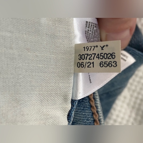 Women’s American Eagle Mom Shorts NWT Size 8 – Super High Rise Light Wash - Picture 5 of 8